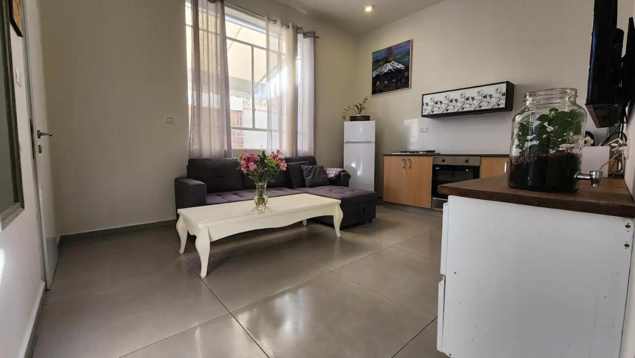Kinamon - Stylish Studio Apartment